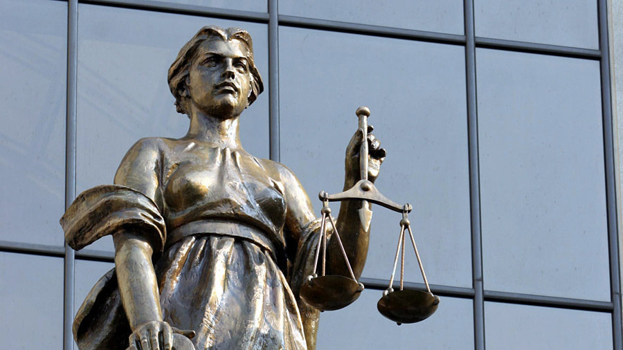 Фемида украшает здание Верховного суда Российской Федерации