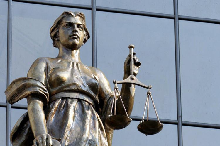 Фемида украшает здание Верховного суда Российской Федерации